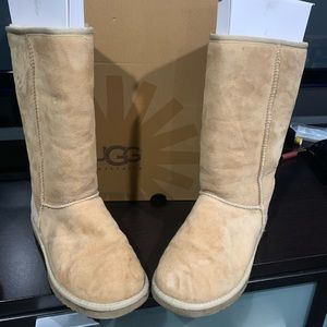 Tall classic Ugg boots 👢